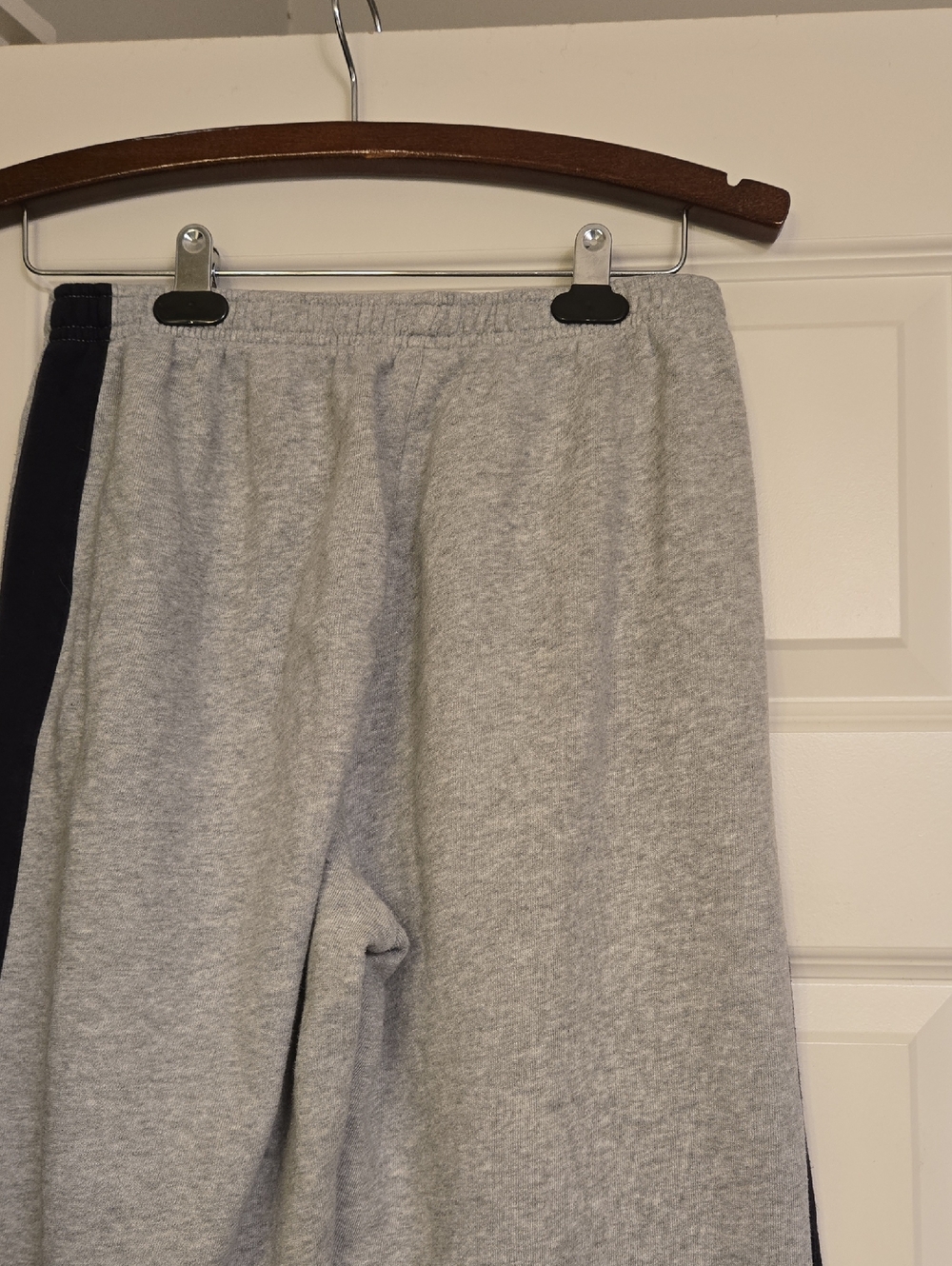 BRANDY MELVILLE ππwide LegWomen's Grey Sweatpants Navy Side Panels - Picture 5 of 6